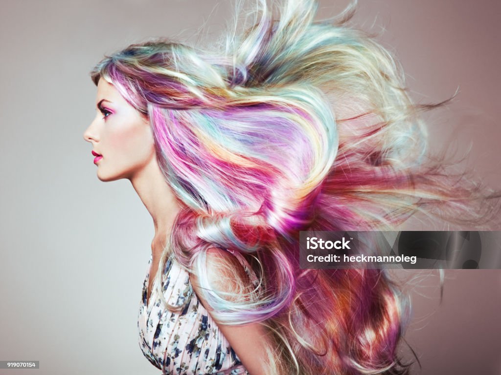 Schönheit Mode Model Mädchen mit bunt gefärbten Haaren - Lizenzfrei Haar Stock-Foto