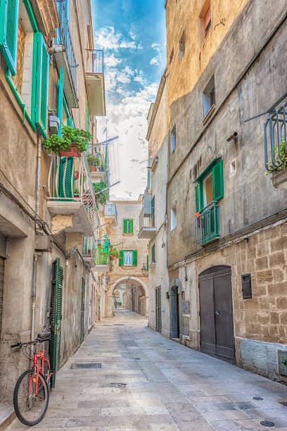 Alleyway in old town Monopoli Puglia, Italy monopoli puglia stock pictures, royalty-free photos & images