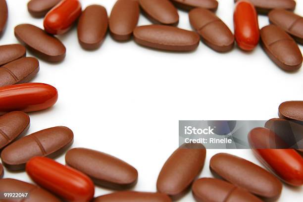 Vitamina Bordo - Fotografie stock e altre immagini di Alimentazione sana - Alimentazione sana, Benessere, Capsula