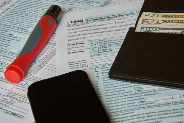 istock Filling 1040 Tax Form 919221520