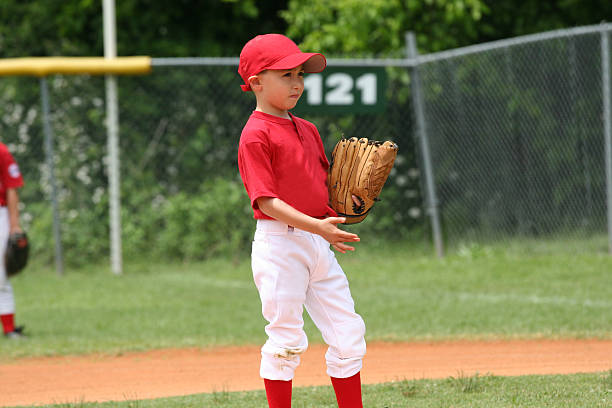 little league fielder - baseball pitcher small sports league imagens e fotografias de stock