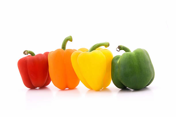 colorido pimentão - green bell pepper bell pepper red bell pepper groceries - fotografias e filmes do acervo