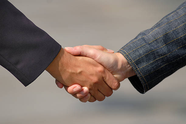 istock Businessman and Consumer shakes hands 91939320