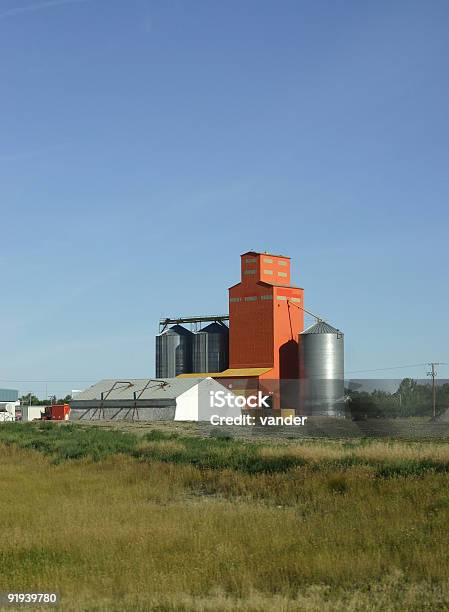 Prairie Życia - zdjęcia stockowe i więcej obrazów Pionowy - Pionowy, Przemysł budowlany, Saskatchewan