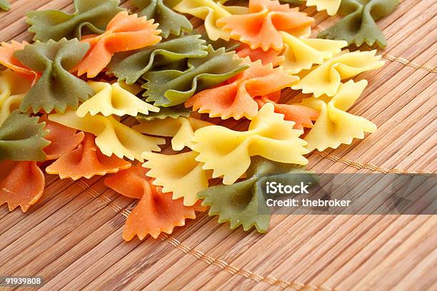 Uncooked Pasta Stockfoto und mehr Bilder von Bildhintergrund - Bildhintergrund, Erfrischung, Farbbild