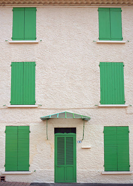 francés casa con persianas verde - three objects three people three animals number 7 fotografías e imágenes de stock