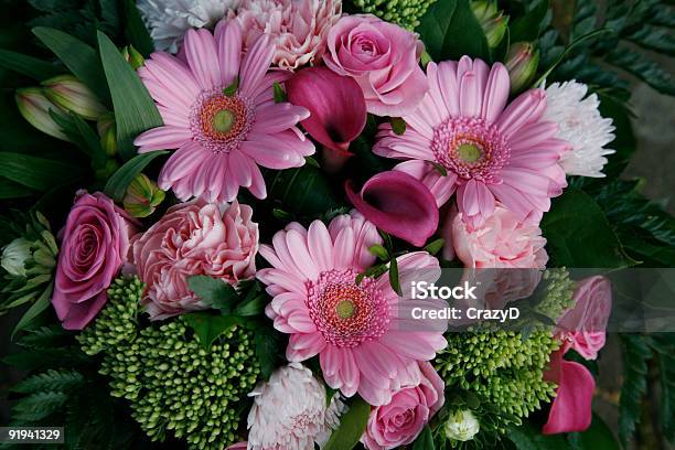 Photo libre de droit de Bouquet Rose banque d'images et plus d'images libres de droit de Amour - Amour, Anniversaire d'un évènement, Bouquet formel