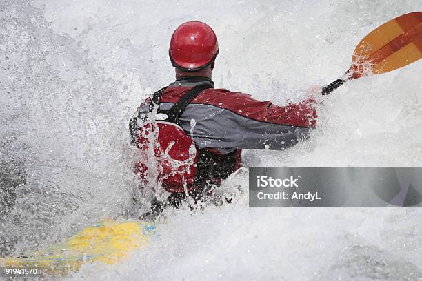 Foto de Whitewater Remador De Caiaque e mais fotos de stock de Adulto - Adulto, Artigo de vestuário para cabeça, Atividade Recreativa