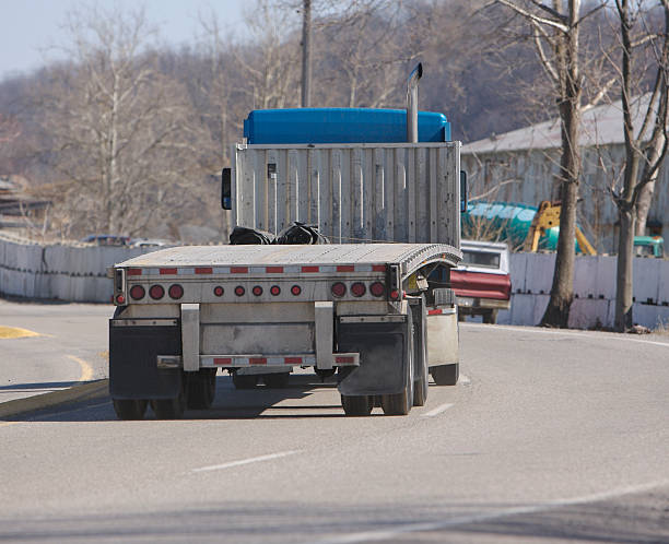 수평 침대 세미 판매차 - truck truck driver exchanging large 뉴스 사�진 이미지