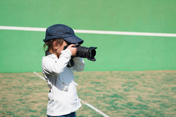istock Little girl to take a picture 919470608