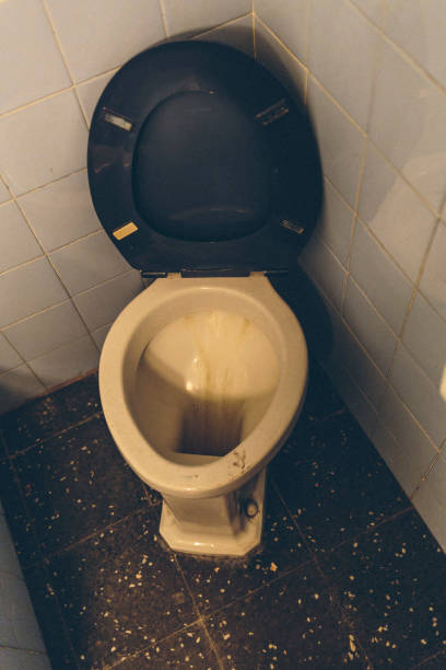 istock Old and dirty white toilet 919504930