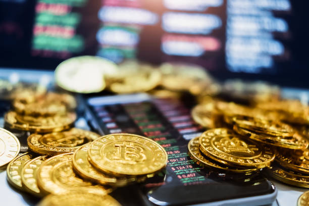 新しい仮想マネーの概念、ゴールド bitcoins (btc) はデジタル暗号通貨使用 blockchain 技術の - currency exchange currency euro symbol european union currency ストックフォトと画像