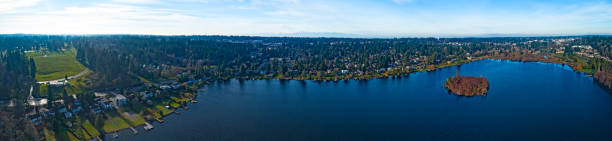 vista panorámica aérea de lago ballinger edmonds washington - edmonds fotografías e imágenes de stock