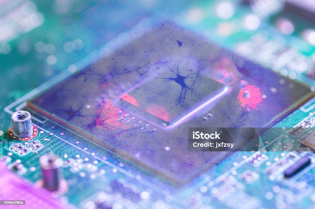 neurone con chip CPU in condizioni di scarsa illuminazione - Foto stock royalty-free di Chip del computer