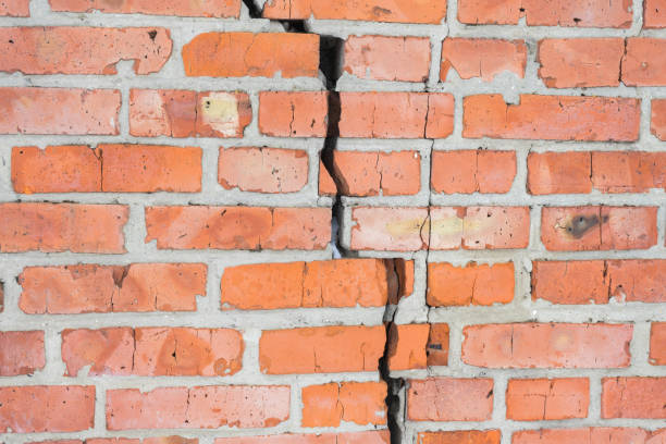 istock Old brick wall with cracks. Wall of red brick. 919607980