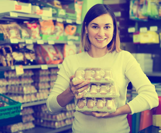 istock Girl customer looking for natural eggs 919641820