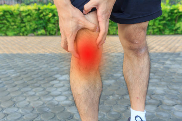 istock The man has pain at knee 919658934