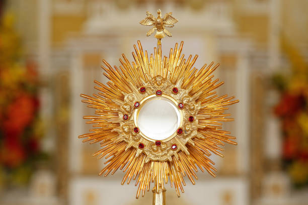 istock Ostensorial adoration in the catholic church 919780962
