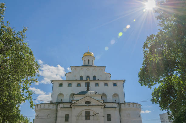 the architectural monument Golden gate in Vladimir city. the Golden ring of Russia. Bright the sun's rays illuminate the dome the architectural monument Golden gate in Vladimir city. the Golden ring of Russia. Bright the sun's rays illuminate the dome golden gate vladimir stock pictures, royalty-free photos & images