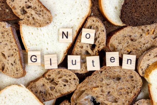 sneetjes brood en geen gluten teken tekst close-up - control room stockfoto's en -beelden