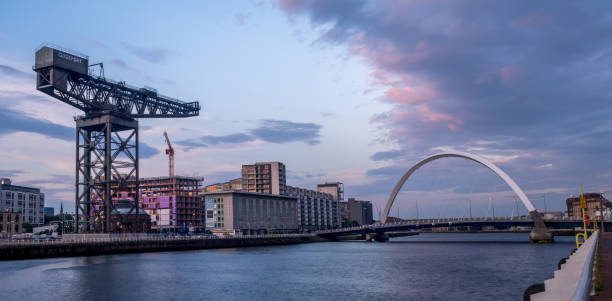 finnieston crane and the clyde arc bridge - finnieston imagens e fotografias de stock