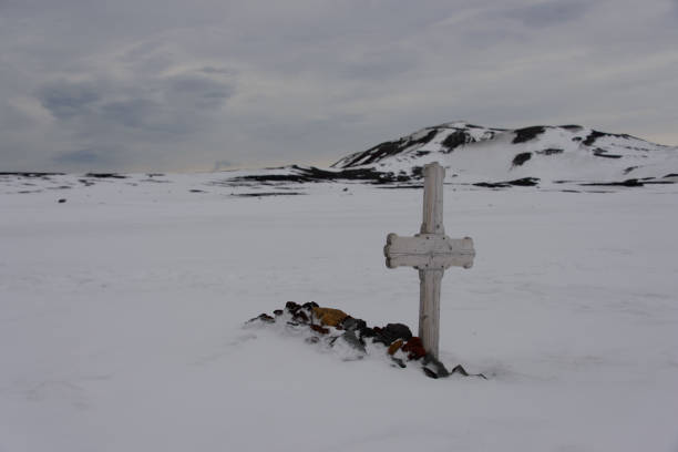 istock Old wooden cross on the grave 919955154