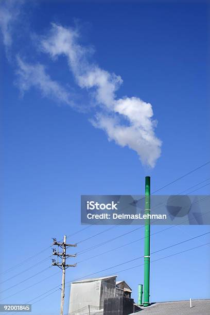 Smokestack Foto de stock y más banco de imágenes de Aire libre - Aire libre, Aislante, Arquitectura exterior