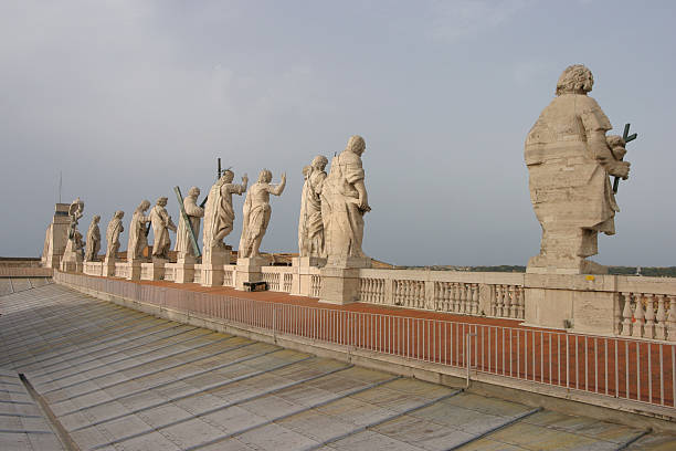 apostoł statues na st. peters bazyliki w rzymie - statue architecture st peters basilica vatican zdjęcia i obrazy z banku zdjęć