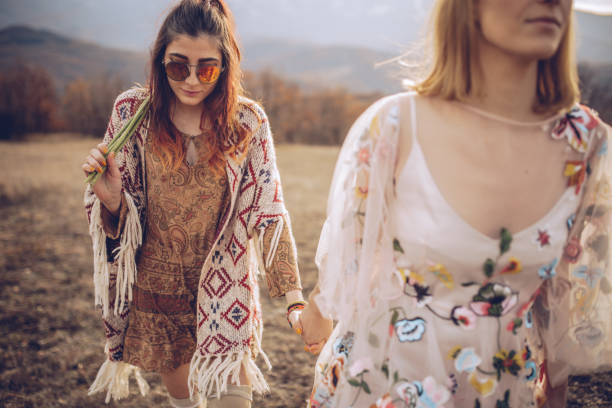 istock Hippie girls walking in nature 920027138