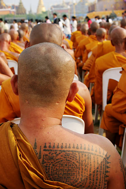 승려들 - monk meditating thailand bangkok 뉴스 사진 이미지