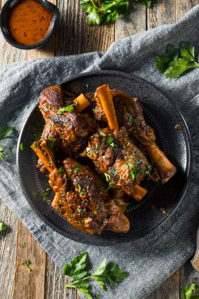 自家製煮込みラムシャンク - lamb shank roast lamb leg of lamb ストックフォトと画像