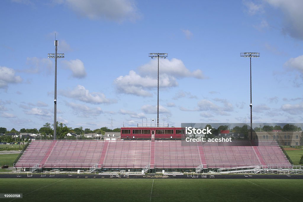 Estadio de fútbol americano - Foto de stock de Escuela secundaria libre de derechos