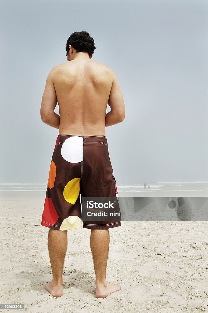 물방울무늬 guy 해변의 - 로열티 프리 남자 스톡 사진