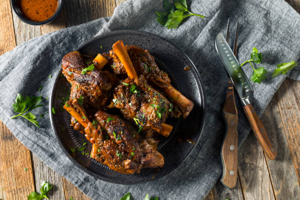 自家製煮込みラムシャンク - lamb shank roast lamb leg of lamb ストックフォトと画像