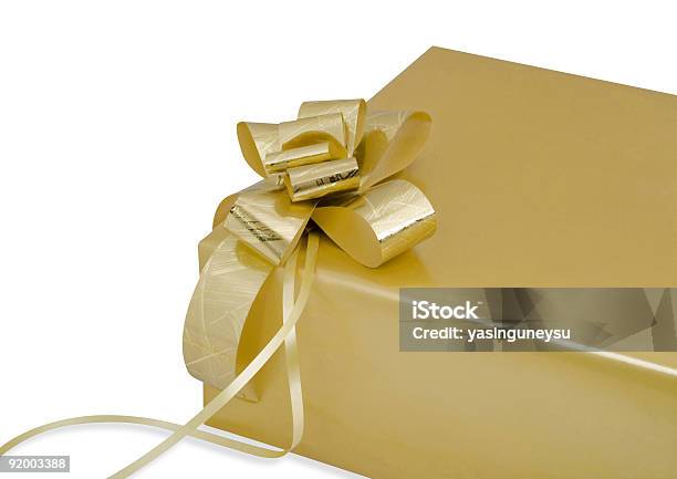 Scatola Regalo Oro Sfondo Bianco - Fotografie stock e altre immagini di Amore - Amore, Anniversario, Annodare