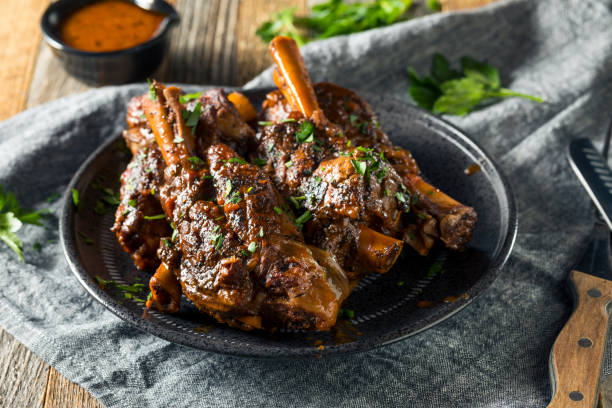 自家製煮込みラムシャンク - lamb shank roast lamb leg of lamb ストックフォトと画像