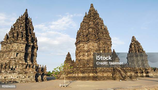 Ruinas De Prambanan Foto de stock y más banco de imágenes de Aire libre - Aire libre, Antiguo, Arqueología