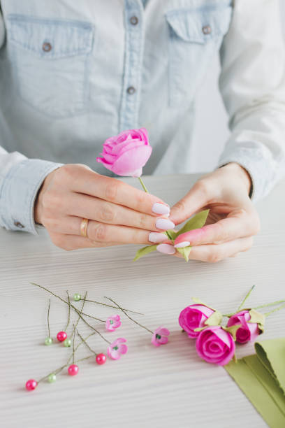istock Florist does a wreath with artificial flowers from Foamiran 920041306