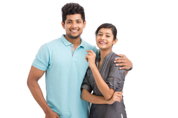 pareja joven indio alegre - bonding vertical men women fotografías e imágenes de stock