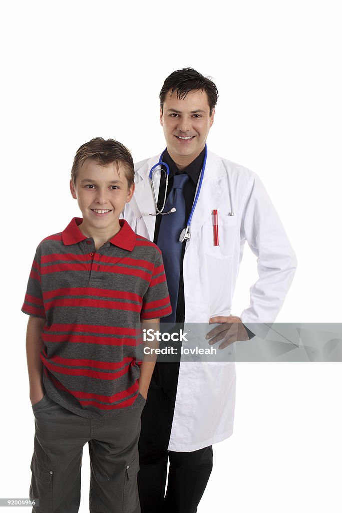 , улыбается врач и счастливый пациента - Стоковые фото Белый фон роялти-фри