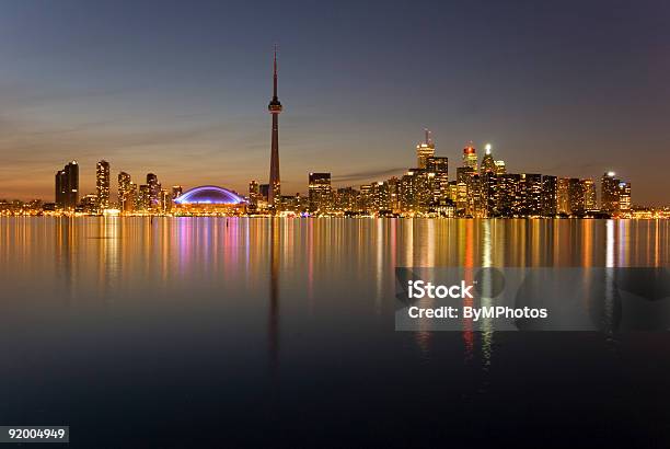 Die Goldene Stadt Skyline Von Toronto Stockfoto und mehr Bilder von Abenddämmerung - Abenddämmerung, Architektur, Bankenviertel