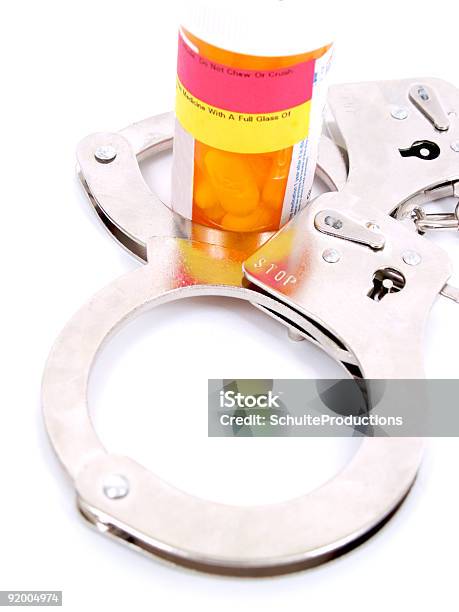 Handcuffed Per Prescrizioni - Fotografie stock e altre immagini di Accudire - Accudire, Prigione, Arancione