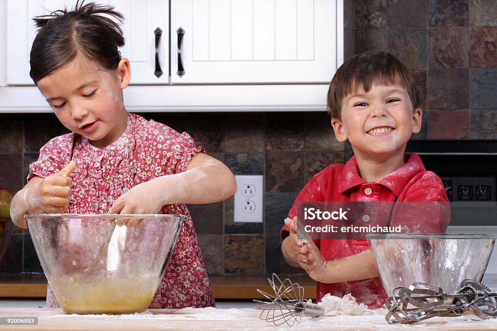 Cozinhar em simultâneo - Royalty-free 4-5 Anos Foto de stock