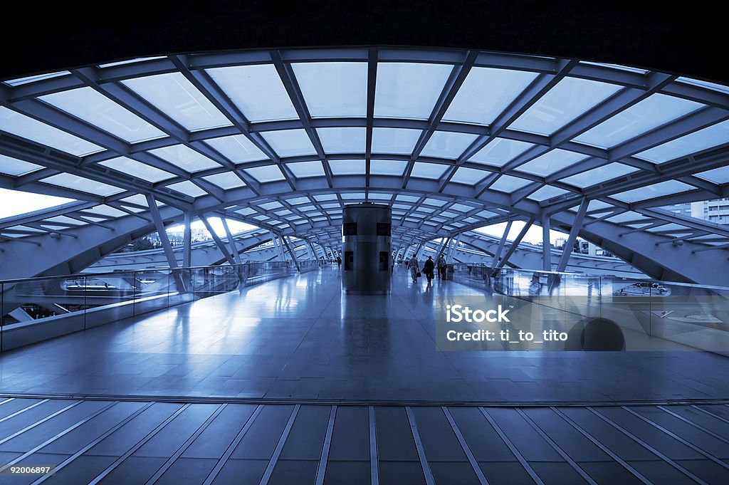 Architektura nowoczesne train station - Zbiór zdjęć royalty-free (Abstrakcja)