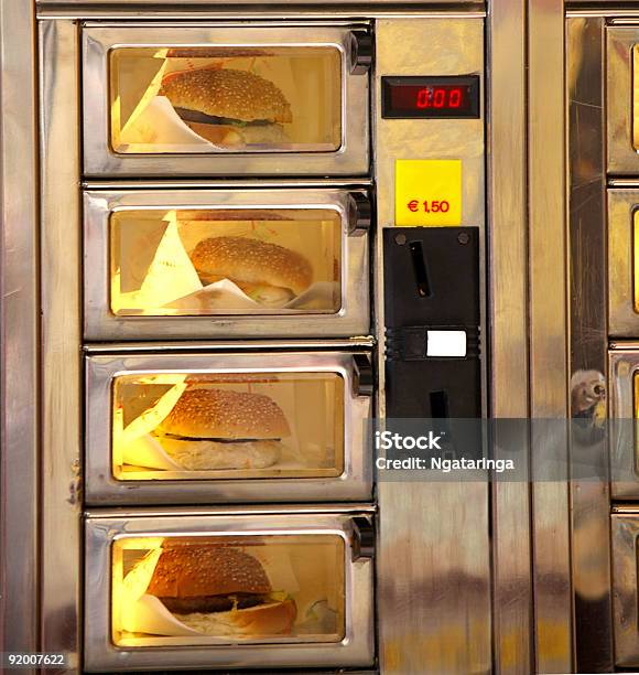 Hamburger Distributore Automatico - Fotografie stock e altre immagini di Distributore automatico - Distributore automatico, Cibo, Calore - Concetto