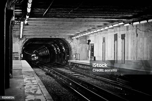 Sombría De Liberación Prolongada Foto de stock y más banco de imágenes de Boston - Massachusetts - Boston - Massachusetts, Estación de metro, Estación de tren