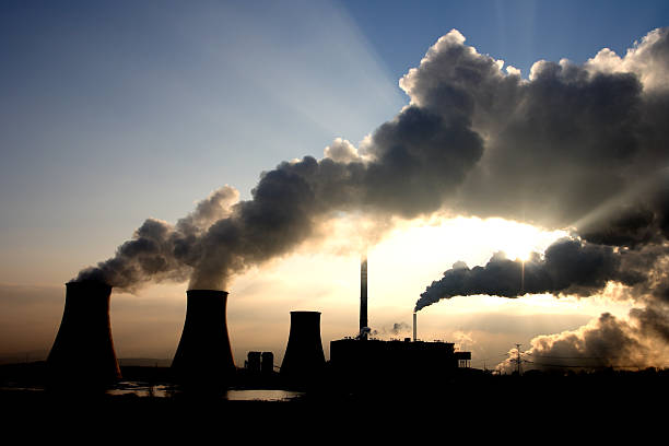 carbone centrale elettrica gas di scarico - coal fired power station foto e immagini stock