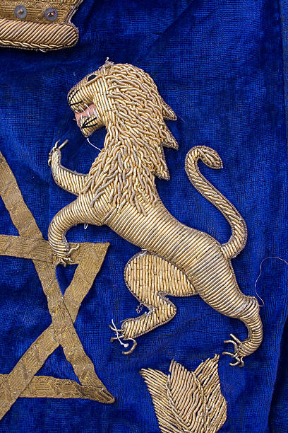 leone e stella di david su vintage torah arca tenda - torah ark foto e immagini stock