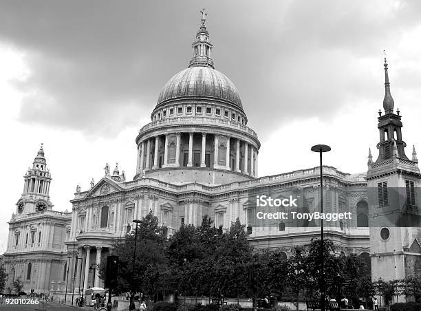 Stpaul S Cathedral - Fotografie stock e altre immagini di Ambientazione esterna - Ambientazione esterna, Anglicanesimo, Architettura