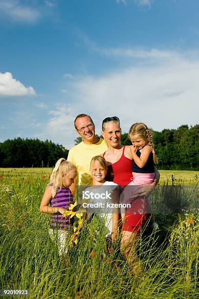 Sommerurlaub Für Familien Stockfoto und mehr Bilder von Familie mit drei Kindern - Familie mit drei Kindern, Frauen, Beide Elternteile